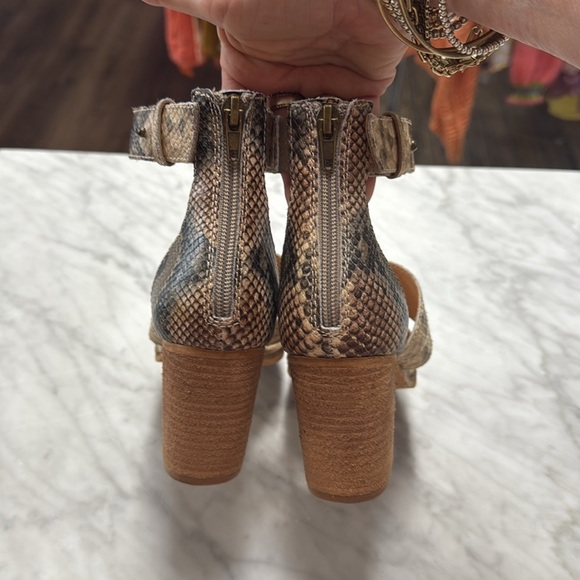 Frye & Co Bryn Python Print Block Heel Sandal size 8M - Picture 2 of 12